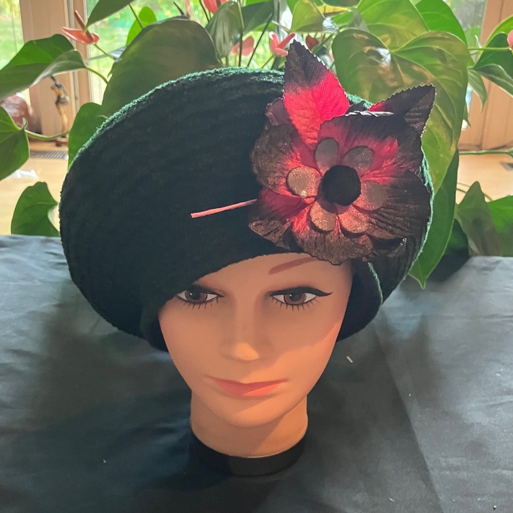 Chic Hunter Green Chenille Hat with Pink and Black Floral Detail